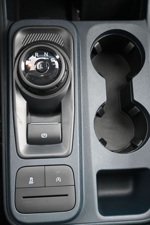 Ford Maverick Vehicle Full-screen Gallery Image 16