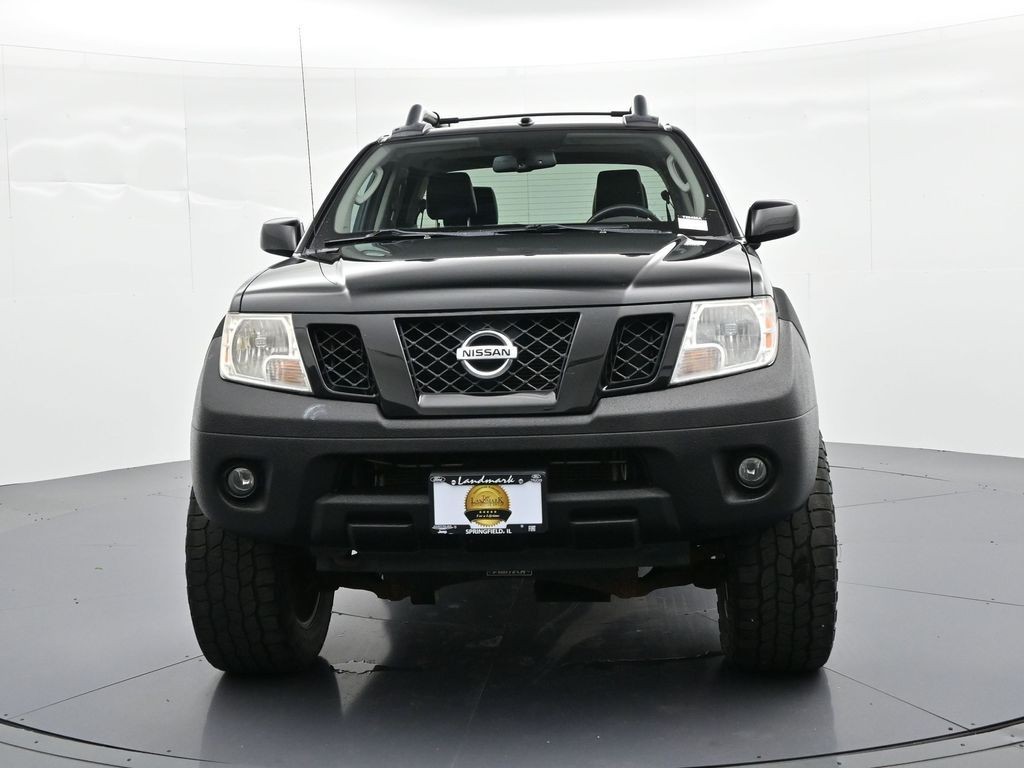 Nissan Frontier Vehicle Full-screen Gallery Image 3