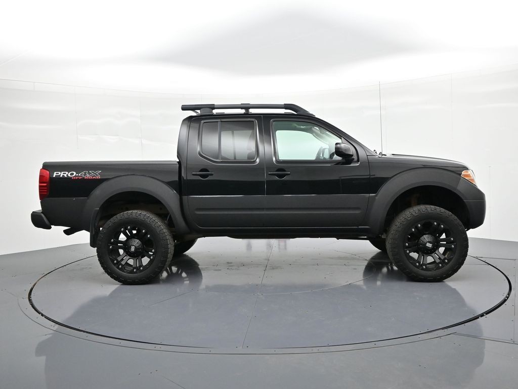 Nissan Frontier Vehicle Full-screen Gallery Image 5