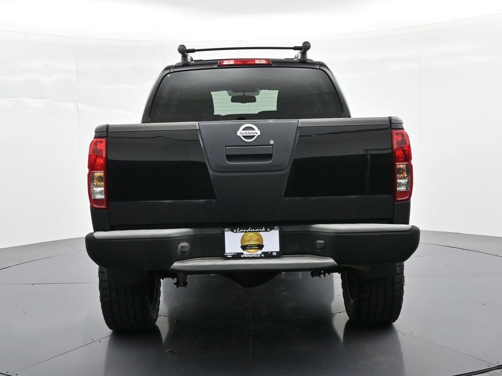 Nissan Frontier Vehicle Full-screen Gallery Image 7