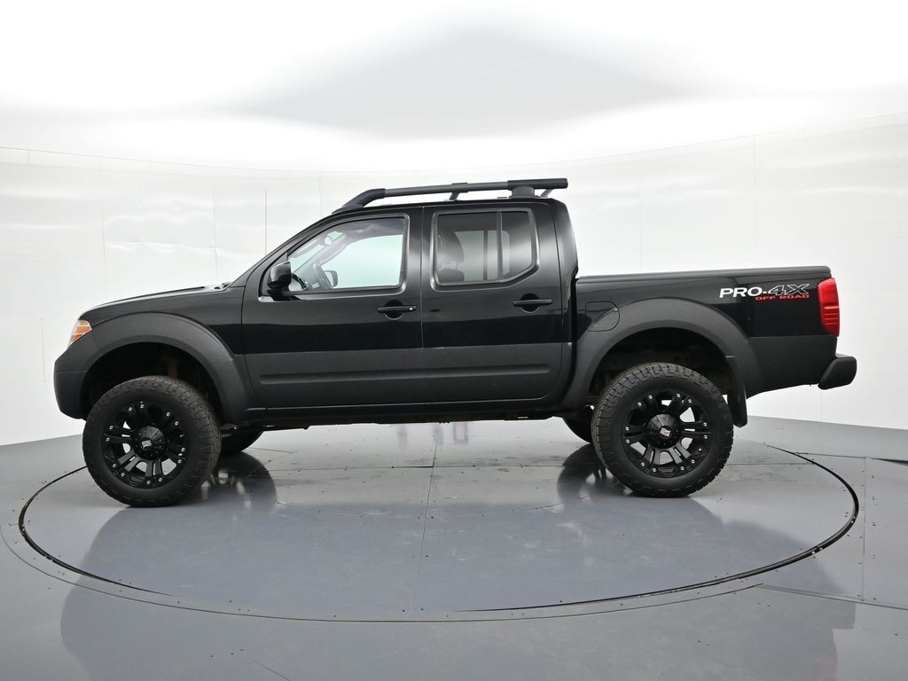 Nissan Frontier Vehicle Full-screen Gallery Image 9