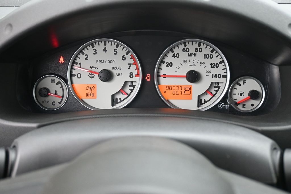 Nissan Frontier Vehicle Full-screen Gallery Image 10