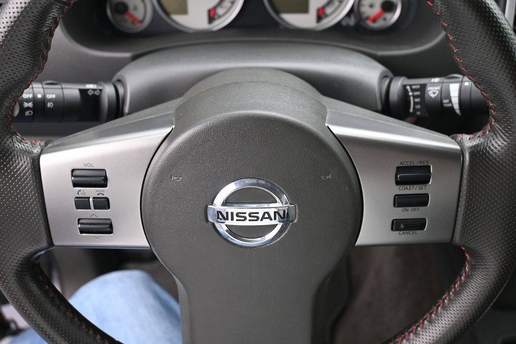 Nissan Frontier Vehicle Full-screen Gallery Image 16