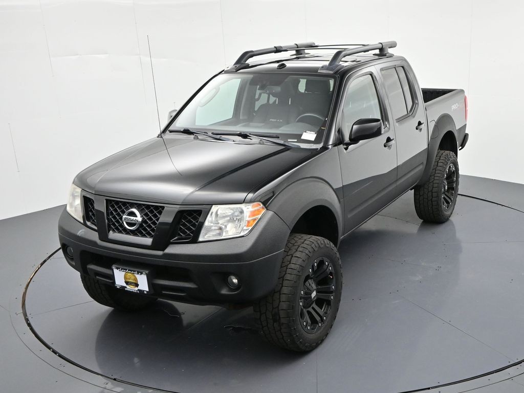 Nissan Frontier Vehicle Full-screen Gallery Image 21
