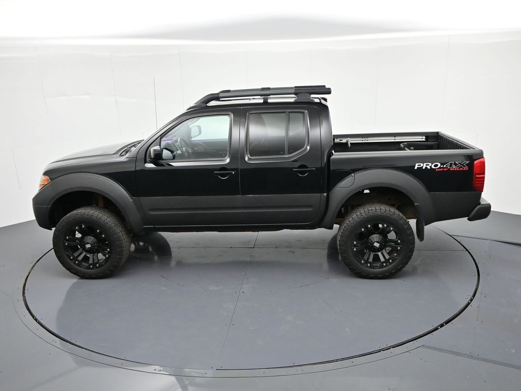 Nissan Frontier Vehicle Full-screen Gallery Image 22