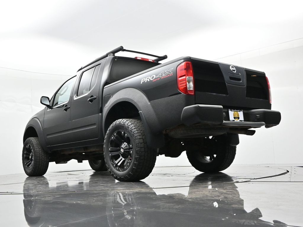 Nissan Frontier Vehicle Full-screen Gallery Image 23