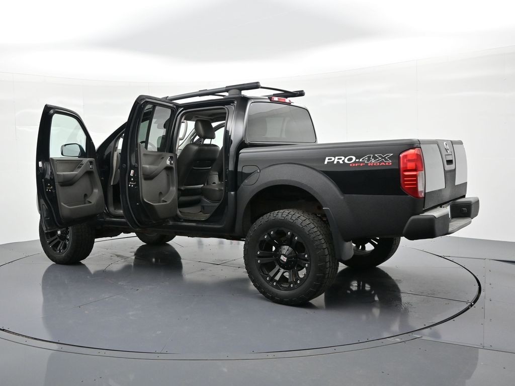 Nissan Frontier Vehicle Full-screen Gallery Image 28