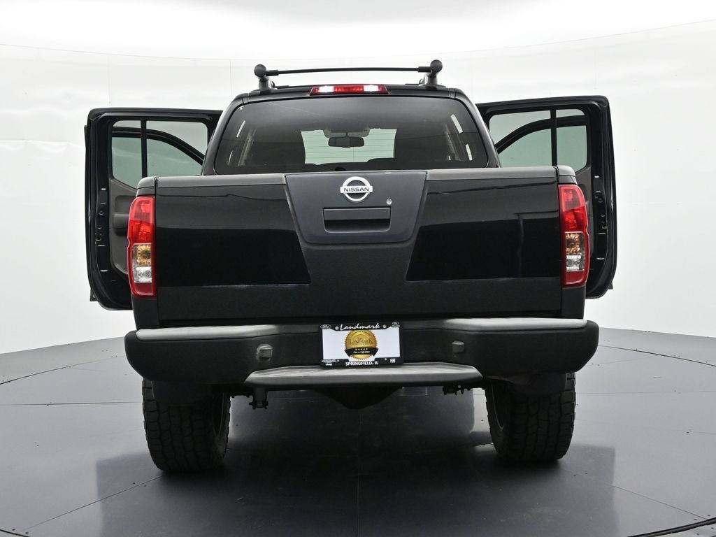 Nissan Frontier Vehicle Full-screen Gallery Image 30