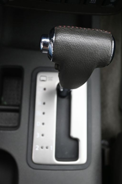 Nissan Frontier Vehicle Full-screen Gallery Image 14