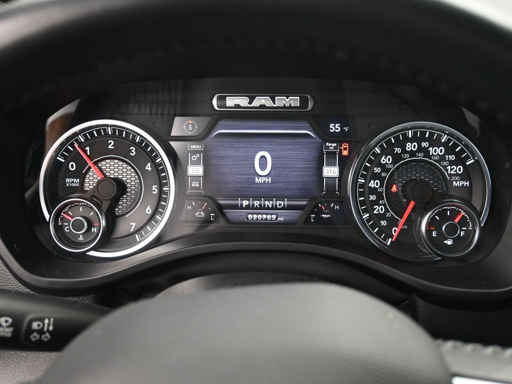 Ram 1500 Vehicle Full-screen Gallery Image 10