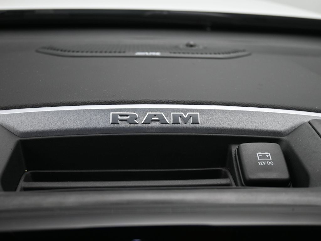 Ram 1500 Vehicle Full-screen Gallery Image 18