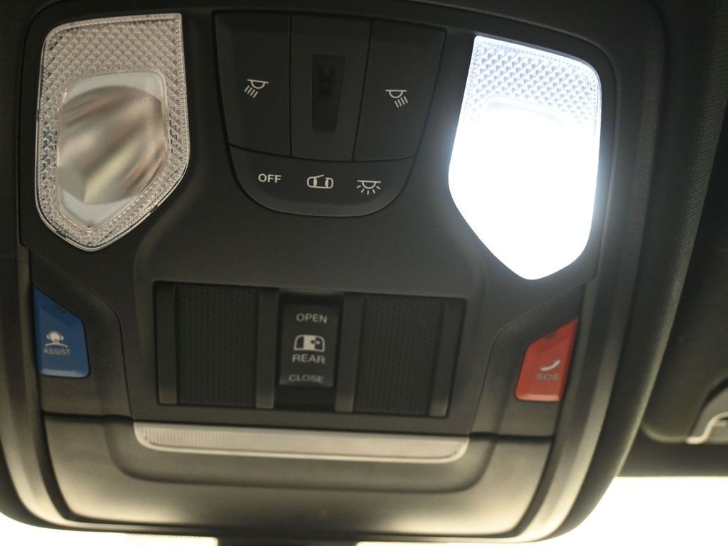 Ram 1500 Vehicle Full-screen Gallery Image 19