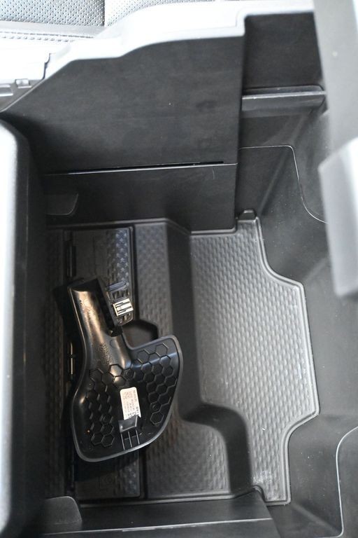 Ram 1500 Vehicle Full-screen Gallery Image 17