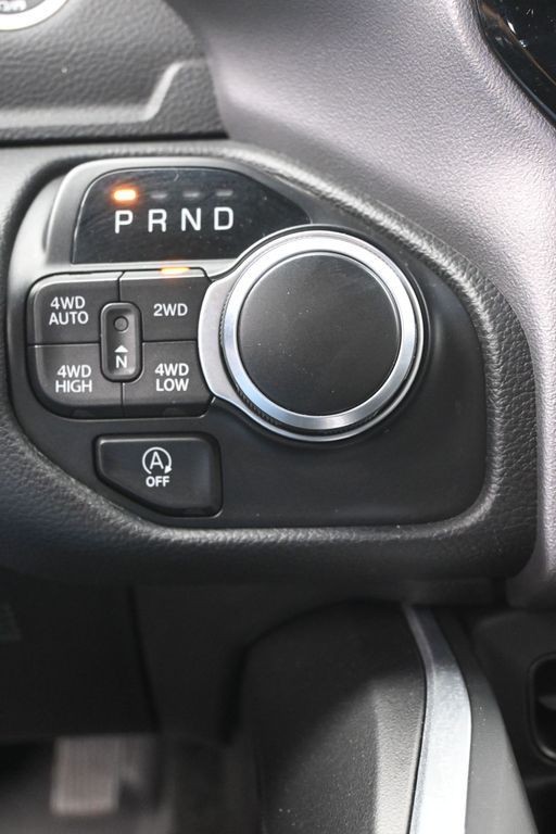 Ram 1500 Vehicle Full-screen Gallery Image 21