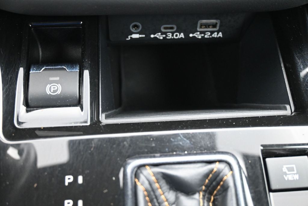 Subaru Outback Vehicle Full-screen Gallery Image 13