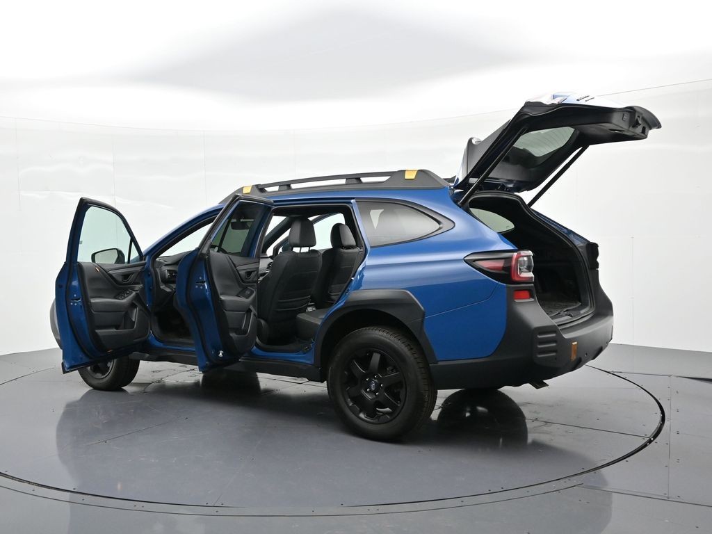 Subaru Outback Vehicle Full-screen Gallery Image 30