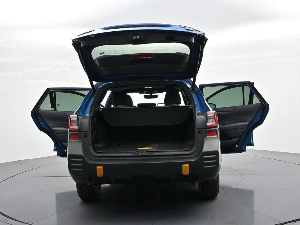 Subaru Outback Vehicle Full-screen Gallery Image 32