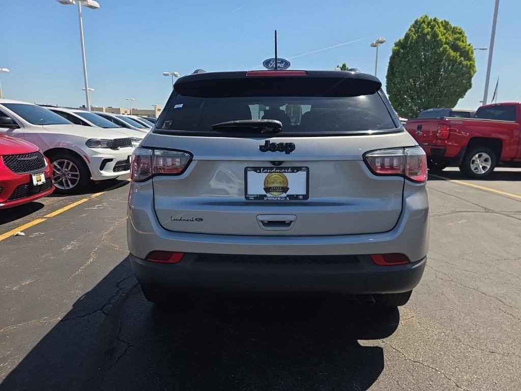 Jeep Compass Vehicle Full-screen Gallery Image 5
