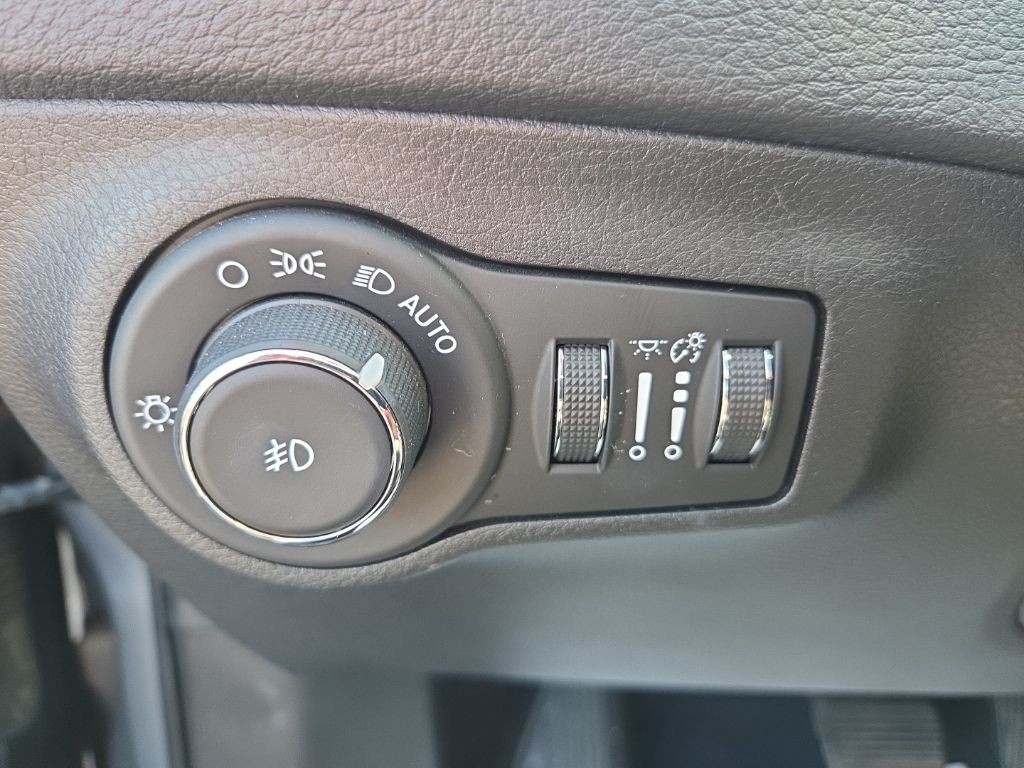 Jeep Compass Vehicle Full-screen Gallery Image 10