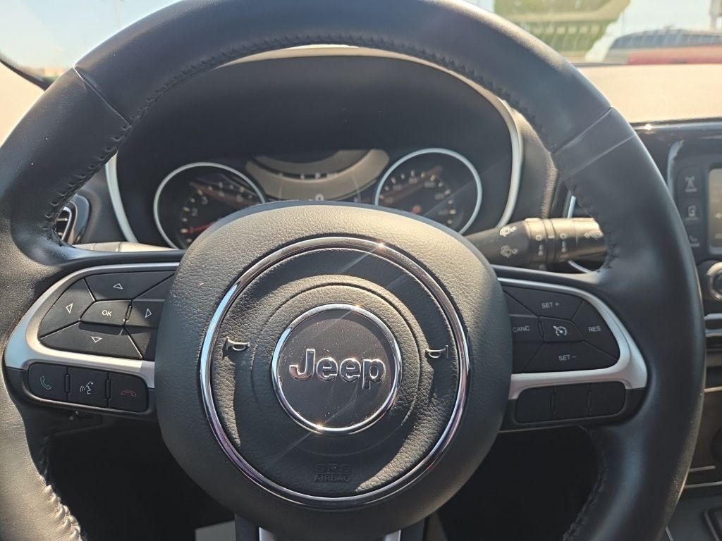 Jeep Compass Vehicle Full-screen Gallery Image 12