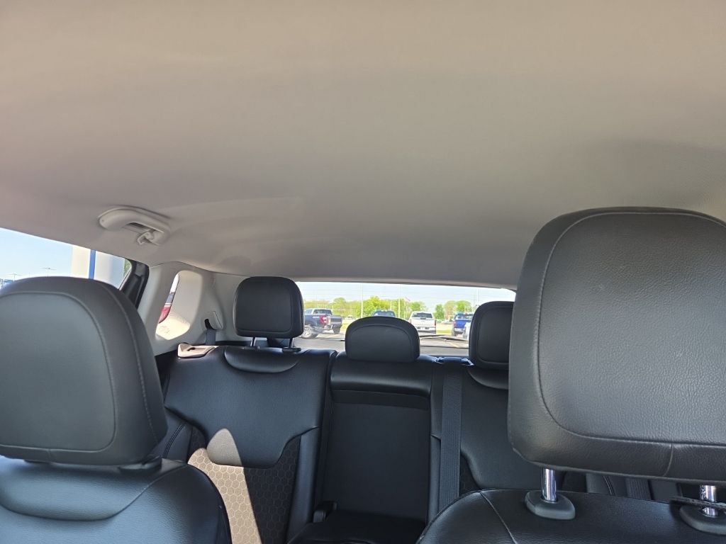 Jeep Compass Vehicle Full-screen Gallery Image 15