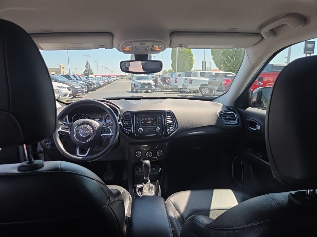 Jeep Compass Vehicle Full-screen Gallery Image 16