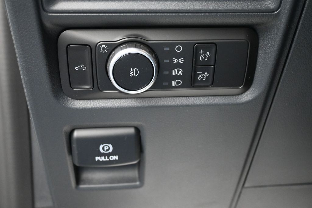 Ford F-150 Vehicle Full-screen Gallery Image 20