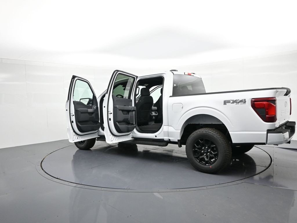 Ford F-150 Vehicle Full-screen Gallery Image 31