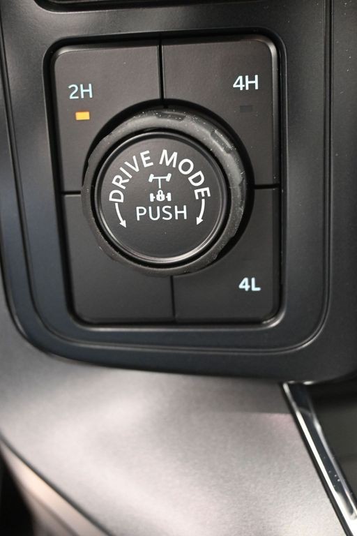 Ford F-150 Vehicle Full-screen Gallery Image 14