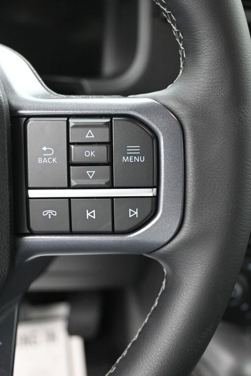 Ford F-150 Vehicle Full-screen Gallery Image 18