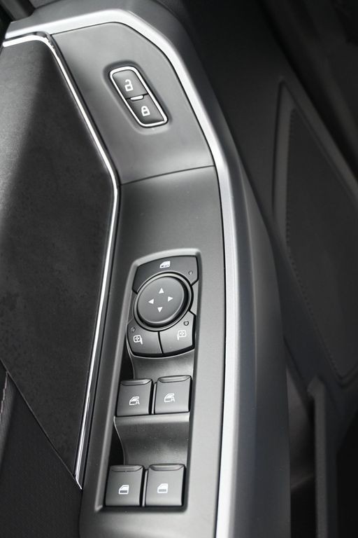 Ford F-150 Vehicle Full-screen Gallery Image 21