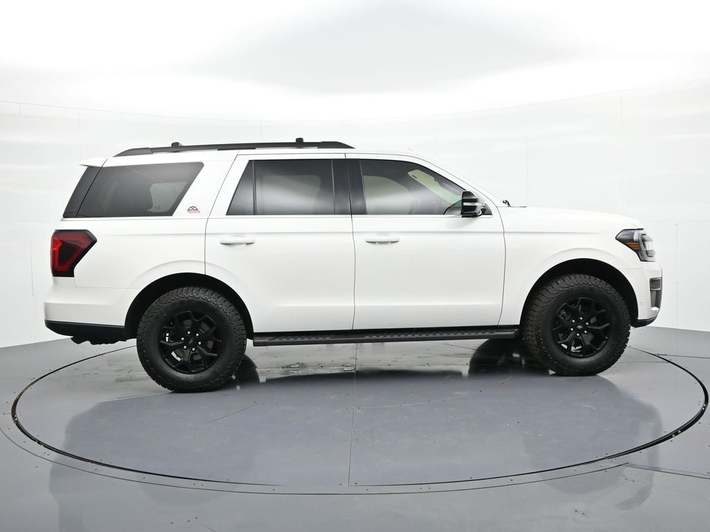 Ford Expedition Vehicle Full-screen Gallery Image 5