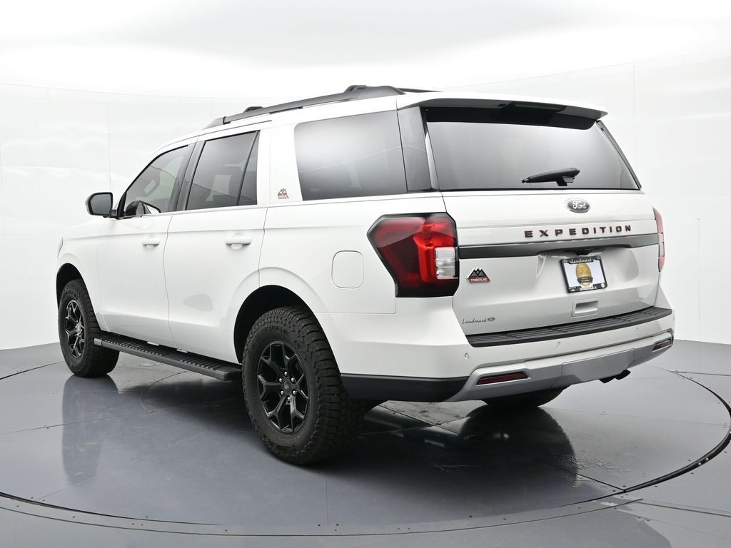 Ford Expedition Vehicle Full-screen Gallery Image 8