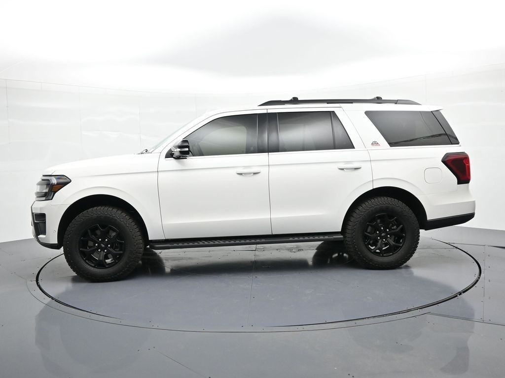 Ford Expedition Vehicle Full-screen Gallery Image 9