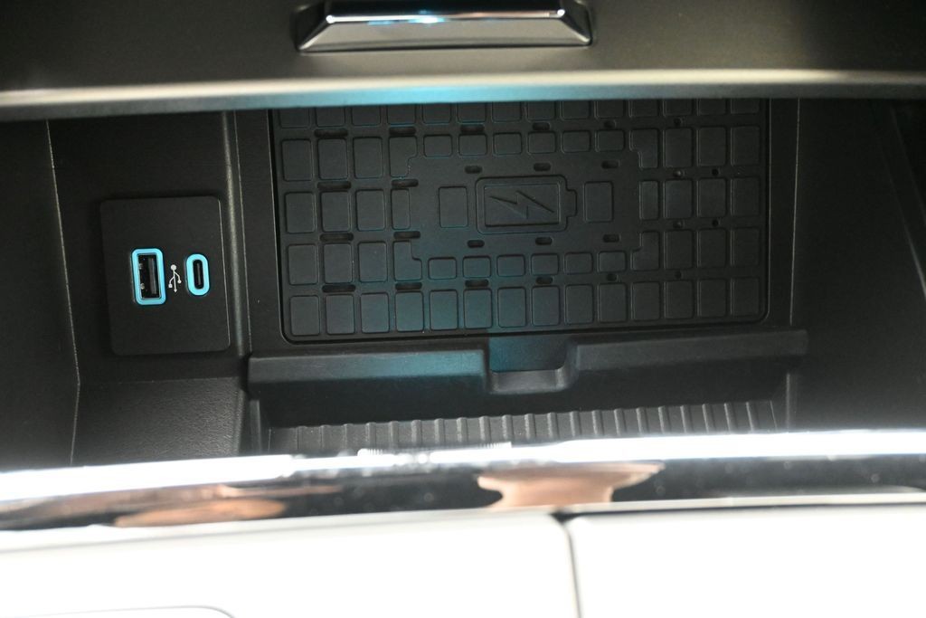 Ford Expedition Vehicle Full-screen Gallery Image 14