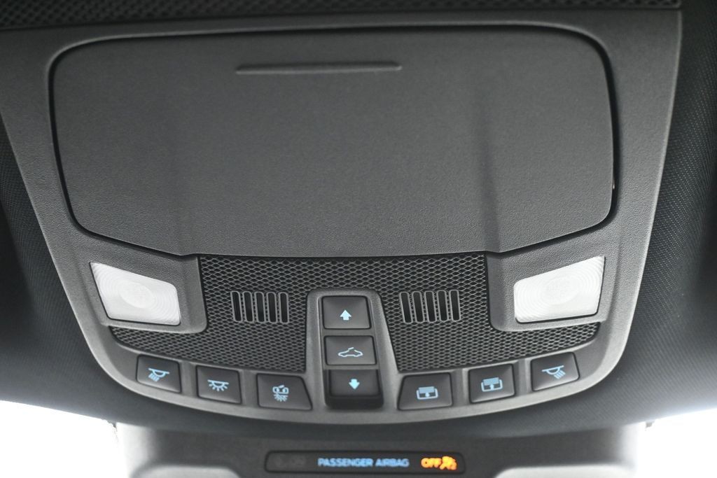 Ford Expedition Vehicle Full-screen Gallery Image 16