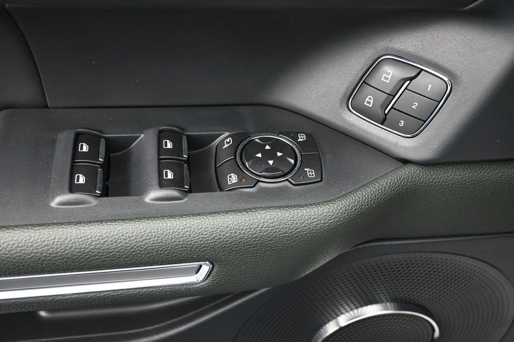 Ford Expedition Vehicle Full-screen Gallery Image 23
