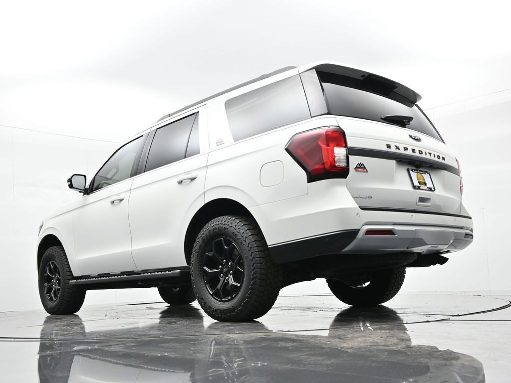 Ford Expedition Vehicle Full-screen Gallery Image 32