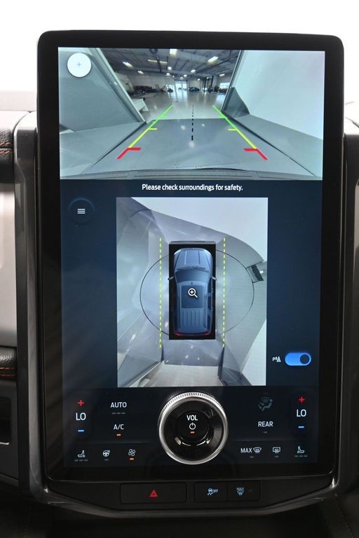 Ford Expedition Vehicle Full-screen Gallery Image 12