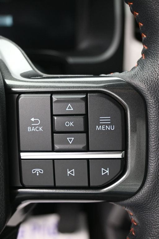 Ford Expedition Vehicle Full-screen Gallery Image 19