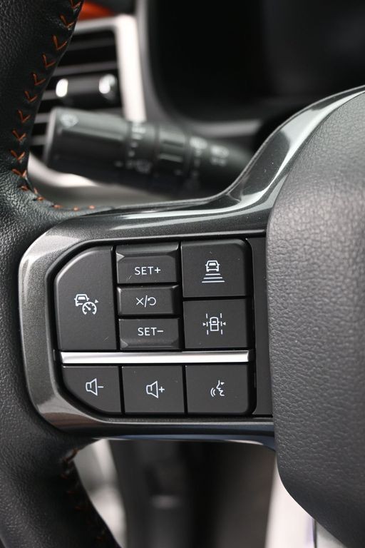 Ford Expedition Vehicle Full-screen Gallery Image 20
