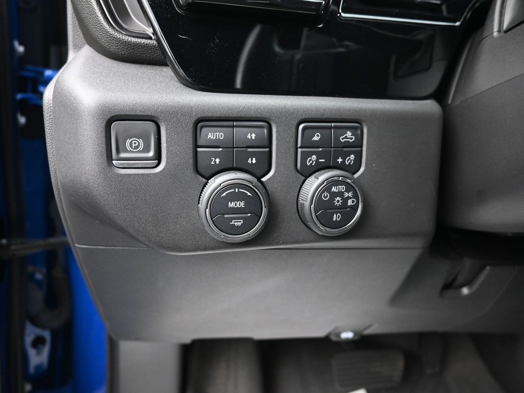 Chevrolet Silverado 1500 Vehicle Full-screen Gallery Image 13