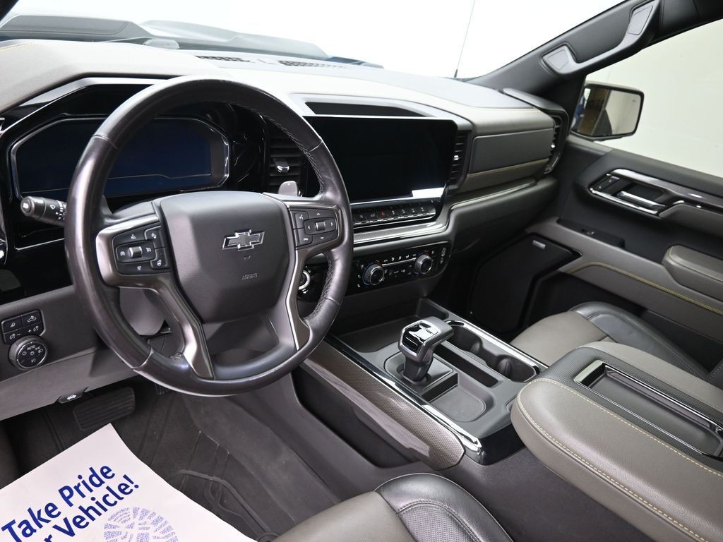 Chevrolet Silverado 1500 Vehicle Full-screen Gallery Image 14