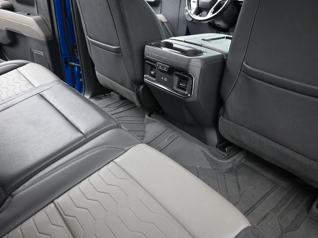 Chevrolet Silverado 1500 Vehicle Full-screen Gallery Image 15