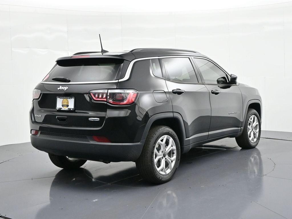 Jeep Compass Vehicle Full-screen Gallery Image 6