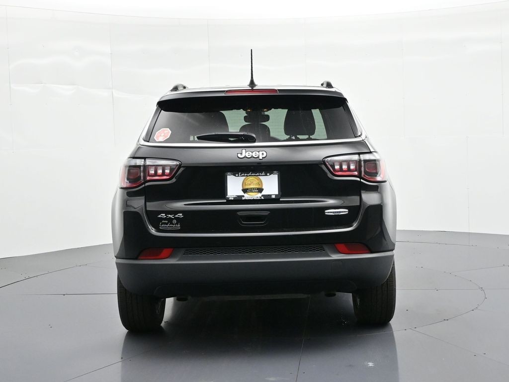 Jeep Compass Vehicle Full-screen Gallery Image 7