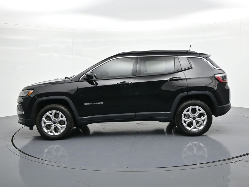 Jeep Compass Vehicle Full-screen Gallery Image 9