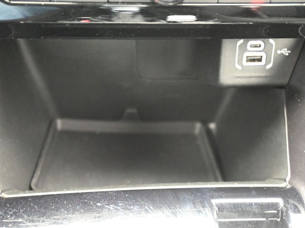 Jeep Compass Vehicle Full-screen Gallery Image 14