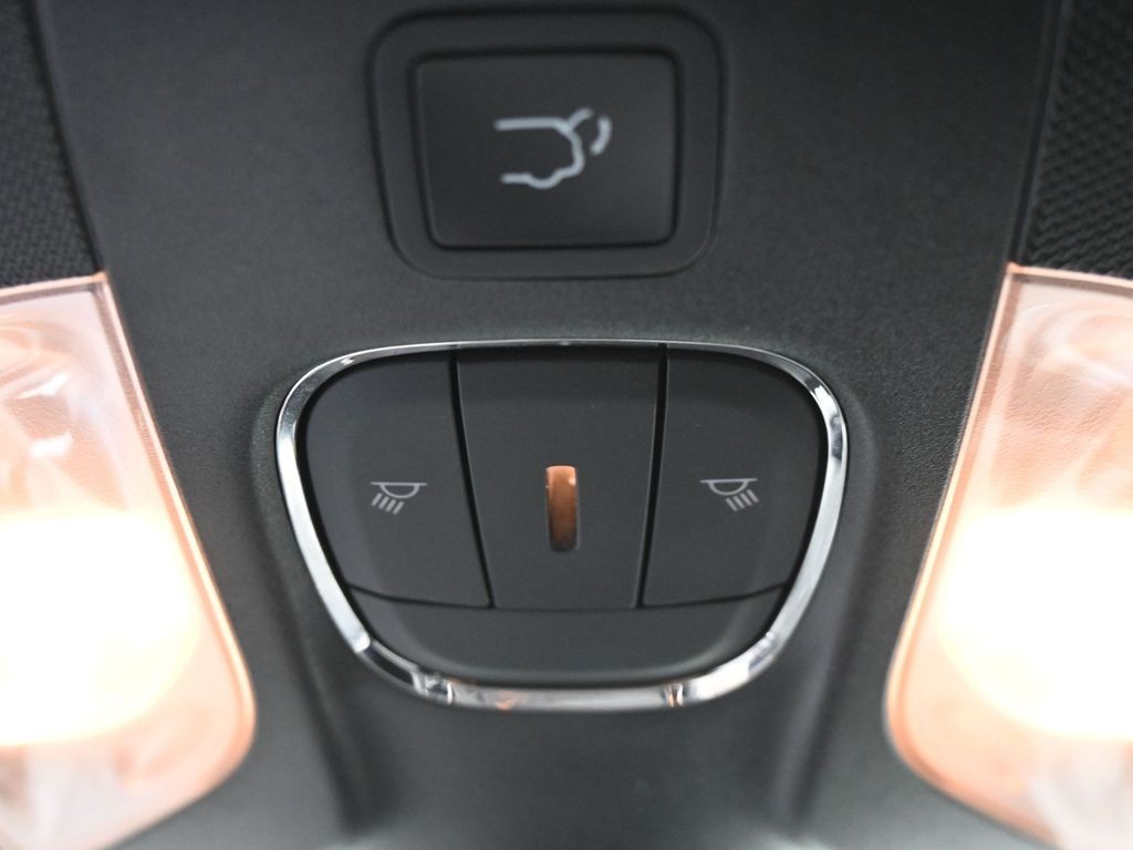 Jeep Compass Vehicle Full-screen Gallery Image 16