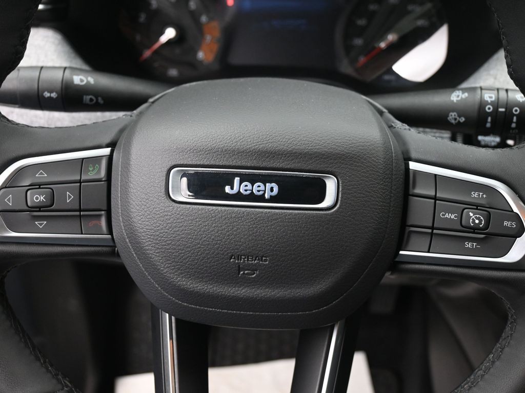 Jeep Compass Vehicle Full-screen Gallery Image 17
